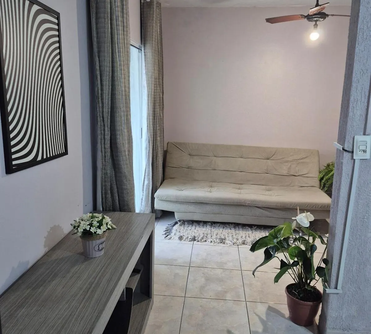 Apartamento Com Varanda Ampla, Garagem Rotativa, A Poucos Metro Da Praia Balneário Camboriú